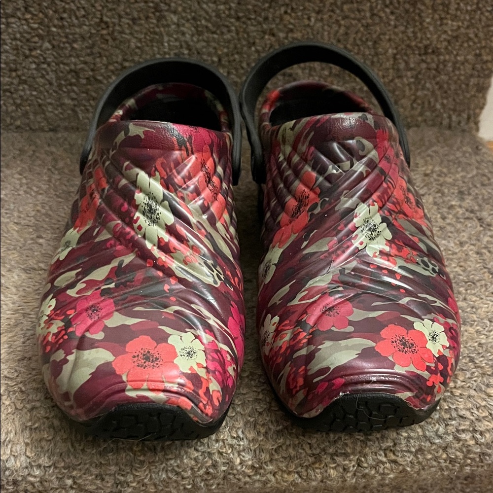 Dickies Floral Mules - Red and Green